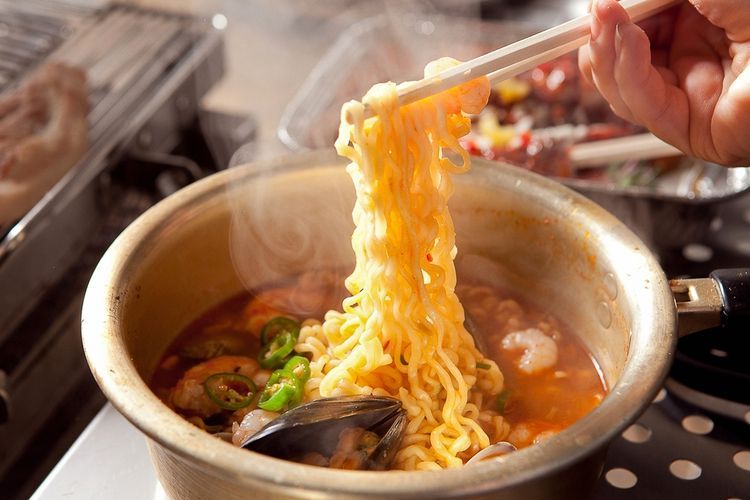 perbedaan ramen dan ramyeon