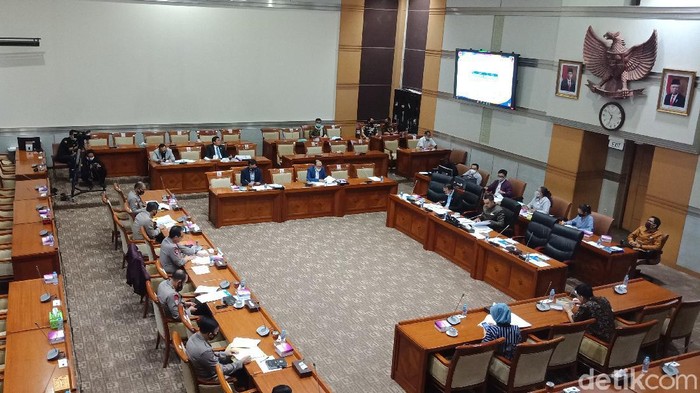 Rapat Komisi III DPR dan Polri (Eva Safitri/detikcom).