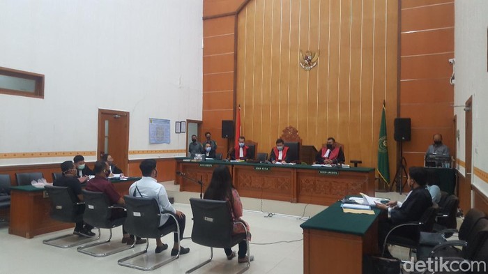 Sejumlah saksi menjalani sidang kasus narkoba Vanessa Angel di PN Jakarta Barat (Zunita/detikcom)