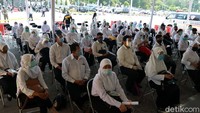 Sebanyak 250 CPNS mengikuti tes Seleksi Kompetensi Bidang (SKB) sesi 1 di Sport Center Arcamanik, Kota Bandung, Senin (14/9/2020).