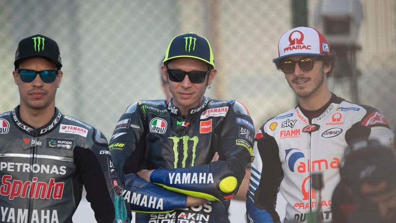 Valentino Rossi DOHA, QATAR - MARCH 07: (L-R) Franco Morbidelli of Italy and Petronas Yamaha SRT, Valentino Rossi of Italy and Yamaha Factory Racing and Francesco Bagnaia of Italy and Alma Pramac Racing pose on track during MotoGP of Qatar - Previews at Losail Circuit on March 07, 2019 in Doha, Qatar. (Photo by Mirco Lazzari gp/Getty Images)