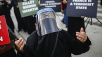 Aksi Charlie Hebdo yang menerbitkan ulang karikatur Nabi Muhammad SAW itu pun menuai kecaman dari umat Muslim di berbagai negara dunia.