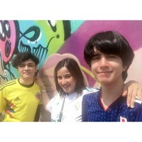 Jarang tersorot kamera, anak kedua Andi Soraya yang bernama Darren ini tumbuh dengan mewarisi wajah bule dari sang ayah. Darren adalah anak Andi Soraya bersama mantan pasangannya, Steve Emmanuel. Foto: Instagram @officialshawners