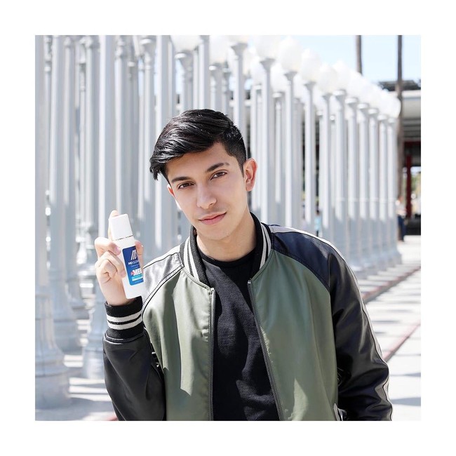 Albany Ray adalah putra tunggal dari Sarah Azhari. Semakin beranjak dewasa, pesonanya semakin terlihat bukan? Foto: Instagram @sazarita