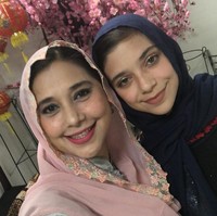 Anak perempuan dari Ayu Azhari dengan Mike Tramp yang berparas bule ini kini telah beranjak dewasa. Semakin dewasa, pesona kecantikannya semakin terpancar bukan? Foto: Instagram @ayukhadijahazhari