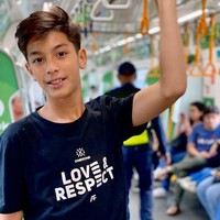 Eddy adalah anak dari Maudy Koesnaedi bersama dengan sang suami yang berasal dari Belanda, Erik Meijer. Eddy mewarisi wajah bule dari sang ayah. Foto: Instagram @maudykoesnaedi