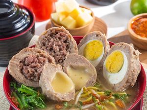 Mantul! Bakso Kepiting hingga Bakso Telur Asin Ada di Tangsel