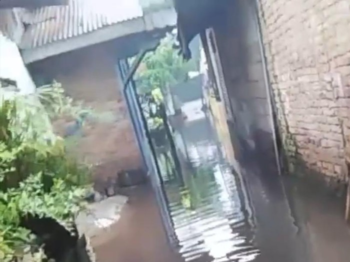 Banjir di permukiman sekitar Jalan Yos Sudarso, Medan (dok. Istimewa)