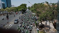 Mereka meminta evaluasi potongan 20 persen dari aplikator tiap kali mitra driver mendapatkan orderan selama masa pandemi COVID-19. Selain itu Ojol juga mempertanyakan pembagian bantuan sosial dari pemerintah yang tidak merata untuk driver online.