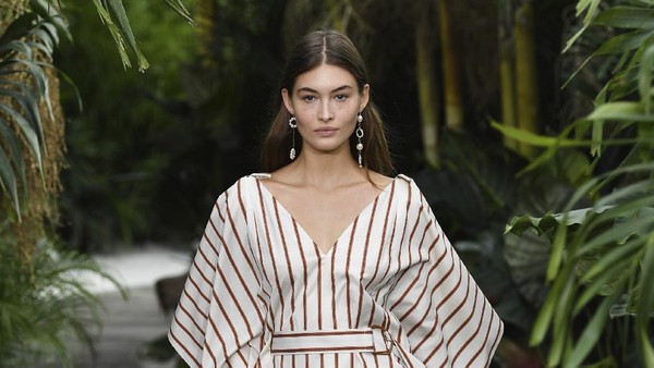 10 Keindahan Koleksi Busana Jason Wu yang Membuka New York Fashion Week