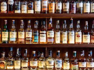 Unik! 5 Orang Ini Hobi Koleksi Botol Saus dan Whisky Berharga Ratusan Juta