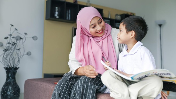 Ilustrasi ibu dan anak