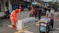 Aksi teatrikal ini untuk mengingatkan bahaya COVID-19 sekaligus kampanye penggunaan masker, cuci tangan dan jaga jarak.