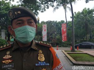 Satpol PP DKI Pastikan Sanksi Penggunaan Masker di Mobil Tak Rugikan Warga