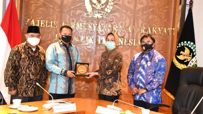 Ketua MPR Bambang Soesatyp