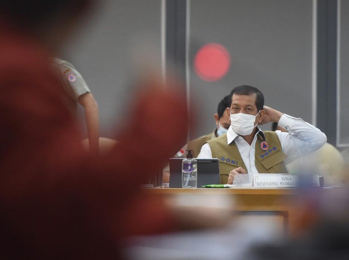 Kepala Badan Nasional Penanggulangan Bencana (BNPB) Doni Monardo mengikuti rapat kerja dengan Komisi VIII DPR di Kompleks Parlemen, Senayan, Jakarta, Kamis (3/9/2020). Rapat itu membahas RKA K/L tahun 2021. ANTARA FOTO/Akbar Nugroho Gumay/nz