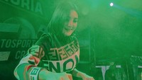 Wanita yang aktif dikenal sebagai DJ itu merasa masih betah sendiran. Dok. Instagram/kikiamaliaworld