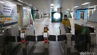 PT MRT Jakarta (Perseroda) memastikan kembali melakukan penyesuaian kebijakan layanan operasional berupa pembatasan kapasitas dan waktu operasi mulai Senin, 14 September 2020.