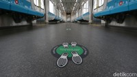 Dalam SK di diktum kesatu angka dua dan tiga mengatur mengenai kapasitas angkutan umum dalam trayek, angkutan perkeretaapian dan angkutan perairan. Selain itu, jam operasional sarana prasarana angkutan umum serta fasilitas lainnya juga ikut diatur.