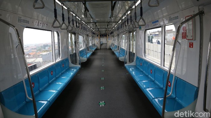 PSBB ketat mulai berlaku di DKI Jakarta untuk menekan laju penularan virus Corona. Sejumlah transportasi massal seperti MRT juga melakukan penyesuaian.