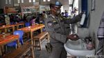 Langgar PSBB, Tempat Makan di Cakung Ditindak Petugas Gabungan
