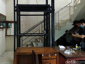 Petaka Ketua DPRD DIY Jatuh Bersama Lift Bikinan Sendiri