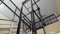 Wakil ketua DPRD DIY Huda Tri Yudiana menilai kejadian ini terjadi karena standarisasi lift yang kurang sesuai. Oleh karena itu, lift akan segera dibongkar dan diganti sesuai standar yang berlaku.