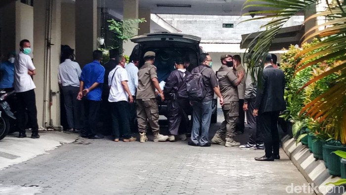Lift Jatuh, Ketua DPRD DIY Patah Kaki Lift yang berada di Kantor DPRD DIY jatuh akibat talinya putus hingga menyebabkan Ketua DPRD DIY Nuryadi patah tulang kaki, Selasa (15/9/2020).