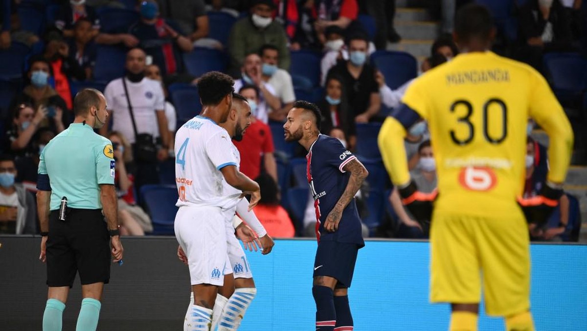 Neymar menuding wasit tak peduli dengan aksi rasisme yang menimpanya. (Foto: AFP/FRANCK FIFE)