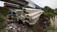 Pemprov DKI bertugas membebaskan lahan untuk normalisasi sungai, sementara BBWSCC membangun infrastrukturnya.