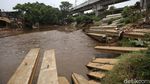 Foto Perjalanan Normalisasi Ciliwung sampai Mangkrak di Era Anies