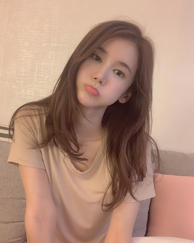 Aktris cantik itu sendiri diketahui sempat menghadapi masa-masa sulit dalam kariernya. Di film pertamanya, Oh In Hye sempat jadi perbincangan karena beradegan ranjang tanpa busana. Ketika itu, ia sempat merasa tertekan karena takut mendapat kecaman dari publik. Foto: Instagram @5inhye