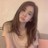 Aktris cantik itu sendiri diketahui sempat menghadapi masa-masa sulit dalam kariernya. Di film pertamanya, Oh In Hye sempat jadi perbincangan karena beradegan ranjang tanpa busana. Ketika itu, ia sempat merasa tertekan karena takut mendapat kecaman dari publik. Foto: Instagram @5inhye