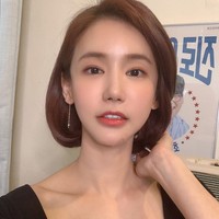 Cukup lama tidak main drama atau film, publik dikejutkan dengan berita bahwa ia mencoba mengakhiri hidup kemarin. Terlebih sejumlah teman dan netizen menyangka jika ia sedang mempersiapkan proyek baru. Sebelumnya, Oh In Hye sempat beralih menjadi YouTuber selagi ia belum kembali berakting. Foto: Instagram @5inhye