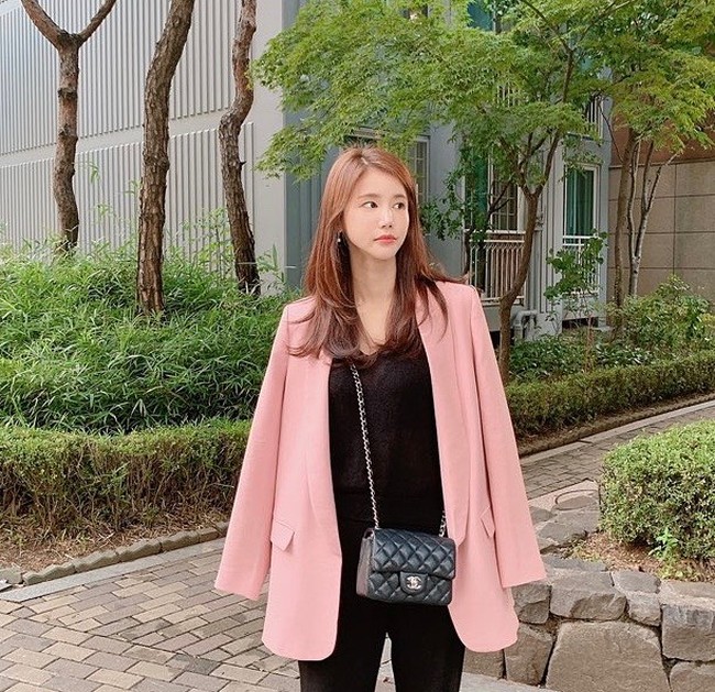 Oh In Hye pun lebih banyak membintangi film ketimbang drama. Wanita tersebut mengawali akting di film Sin of a Family pada 2010. Hingga 2014, wanita kelahiran 9 Januari 1984 tersebut selalu bermain dalam film setiap tahunnya. Beberapa film lain yang dibintanginya seperti Red Vacance Black Wedding, Marrying the Mafia, Wish Taxi, hingga yang terakhir The Plan. Foto: Instagram @5inhye