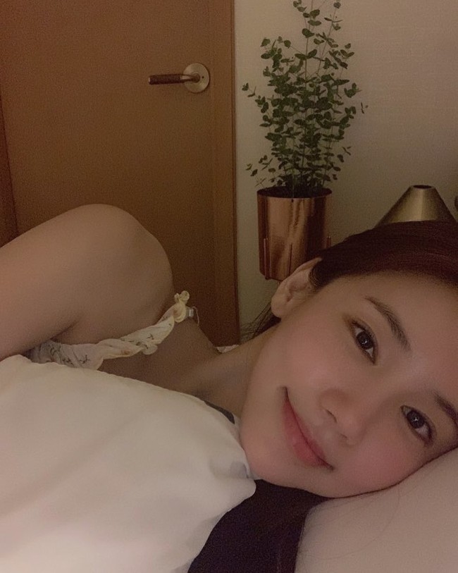 Nama Oh In Hye mungkin kurang familiar di telinga pecinta KDrama. Aktris tersebut memang hanya pernah membintangi tiga drama yang sayangnya tidak terlalu dikenal. Di 2012, ia membintangi dua drama sekaligus yakni Return Home dan Horse Doctor. Sedangkan di 2018, ia berperan dalam Yeonnam-dong 539. Foto: Instagram @5inhye