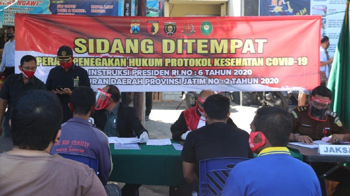 Ada 36 pelanggar yang terjaring dalam Operasi Yustisi di Ngawi. Mereka terjaring karena tidak memakai masker sehingga didenda Rp 10 ribu.
