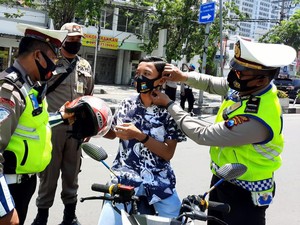 1.500 Masker Dibagikan di Gresik Jelang HUT Lalu Lintas