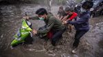 Pemotor Jatuh hingga Mogok Imbas Banjir di Kabupaten Bogor