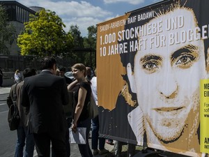 Puluhan Penulis Jerman Tuntut Pembebasan Blogger Raif Badawi di Arab Saudi