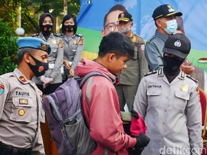 PSBM Cimahi, Petugas Gabungan Razia Warga Tak Bermasker