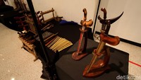Pameran dalam rangkaian pagelaran Gatra Mutiara Jawa tersebut menampilkan ratusan karya seni rupa.