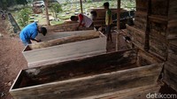 Saat ini korban tewas akibat COVID-19 di Indonesia berjumlah 8.841 jiwa. Sementara untuk korban tewas di se;uruh dunia sudah mencapai 924.127 jiwa.