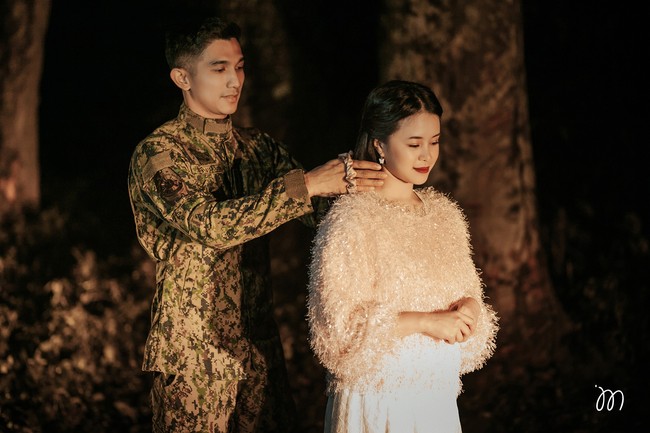 Pose Jay mengikat rambut Rihan ini juga sama persis dengan adegan Crash Landing On You yang membuat penonton baper. Foto: Dok. Facebook James Montano Photography