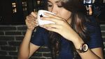 Pose Seru Prita Aunalal, Asisten Nia Ramadhani Saat Ngopi yang Curi Perhatian