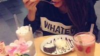  These are my fave Chocolate Lava w/ Rum Raisin Ice Cream, tulis Prita dalam keterangan foto Instagramnya.  Foto: Instagram @prita.aunalal