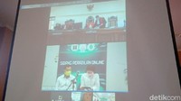 Selaku hakim ketua, Sutarno memimpin sidang dari ruang sidang Pengadilan Negeri Purworejo, kemudian pihak terdakwa yakni Toto Santoso dan Fanni Aminadia yang merupakan raja dan ratu Keraton Agung Sejagat berada di Rutan Purworejo. Sedangkan jaksa penuntut umum (JPU) bersama penasihat hukum terdakwa berada di Aula Kasman Singodimejo Kejaksaan Negeri Purworejo.