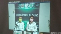 Raja Toto dan Ratu Fanni didakwa dengan pasal 14 ayat 1 UU No 1 tahun 1946 tentang peraturan hukum pidana juncto pasal 55 ayat 1 ke 1 KUHP dan pasal 14 ayat 2 UU NO 1 tahun 1946 tentang peraturan hukum pidana juncto pasal 55 ayat 1 ke 1 KUHP. Sedangkan untuk dakwaan kedua yakni pasal 378 KUHP juncto pasal 55 ayat 1 ke 1 KUHP.