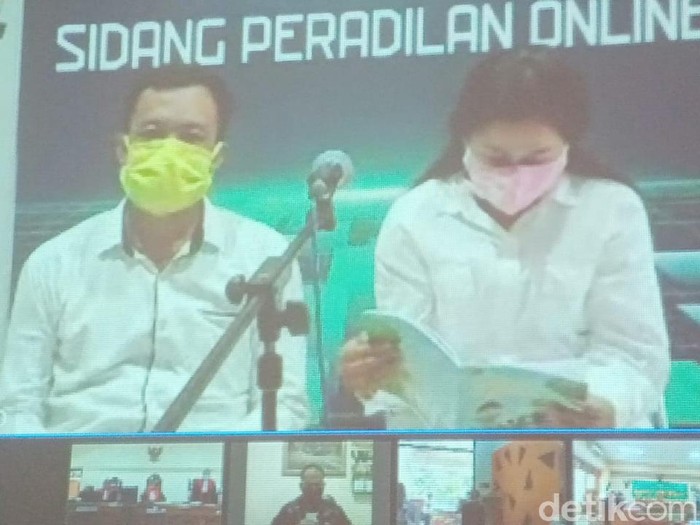 Kasus Keraton Agung Sejagat Purworejo, Jawa Tengah memasuki agenda sidang vonis hari ini. Toto divonis hukuman 4 tahun penjara dan Fanni 1 tahun 6 bulan.