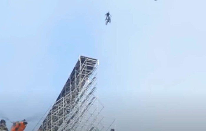 Salah satu adegan ekstrem Tom Cruise dalam film Mission Impossible 7